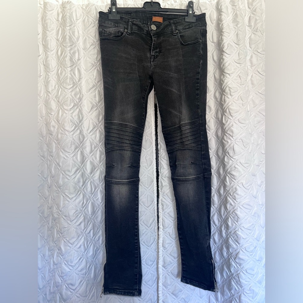Stretch jeans with biker details